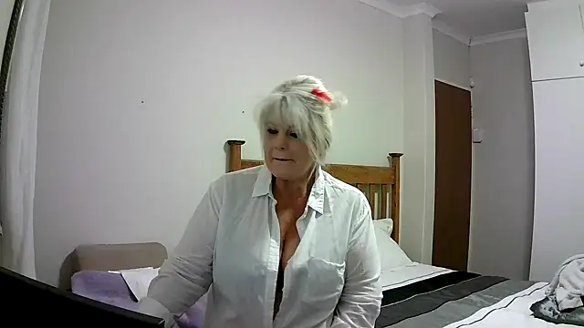 Miahotmilf online show from 12/24/24, 07:44