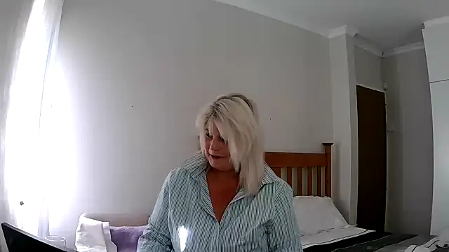 Miahotmilf online show from 12/28/24, 03:26