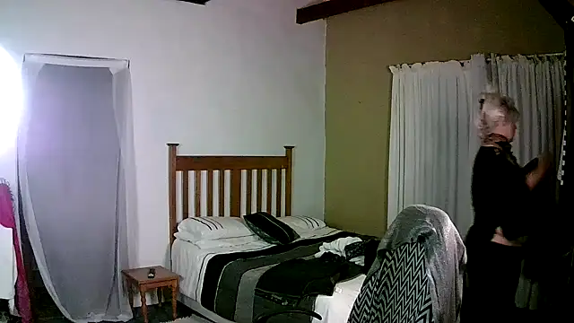 Miahotmilf online show from 11/15/25, 10:04