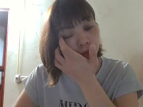 Angela-Eira online show from 10/12/25, 07:46