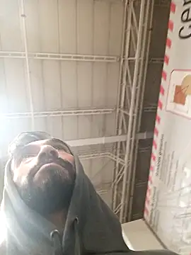 Snapshot of weedmanhot28 chatting on 12/19/24, 06:23 weedmanhot28 online show from 12/19/24, 06:23