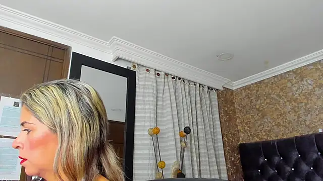 stella xue online show from 03/03/25, 08:00