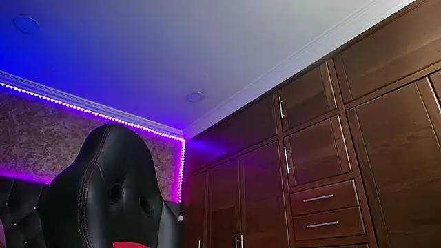 stella xue online show from 10/09/25, 09:35