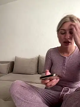 belle98 online show from 09/10/25, 03:12