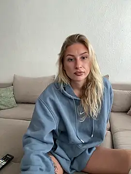 belle98 online show from 10/27/25, 01:37