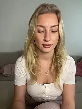 belle98 online show from 12/18/25, 01:17