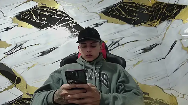 Snapshot of Kevin22_222 chatting on 01/09/25, 05:02 Kevin22 222 online show from 01/09/25, 05:02