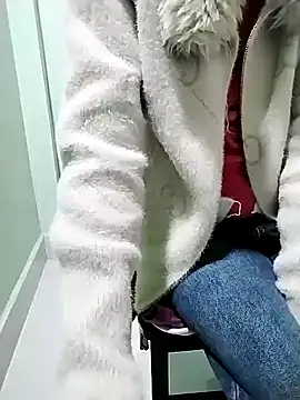 Luxcute286 online show from 02/18/25, 07:43