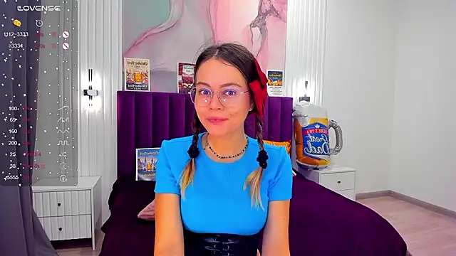 Snapshot of Kelly_Cuutie chatting on 09/20/25, 12:11 Kelly Cuutie online show from 09/20/25, 12:11