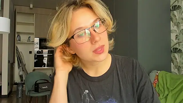 Lilith lutherlow online show from 01/16/26, 12:42