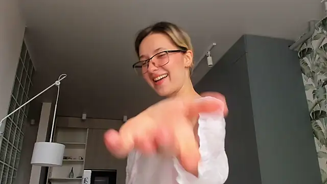 Lilith lutherlow online show from 04/09/26, 01:38