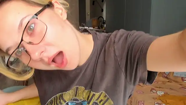 Lilith lutherlow online show from 04/15/26, 02:13