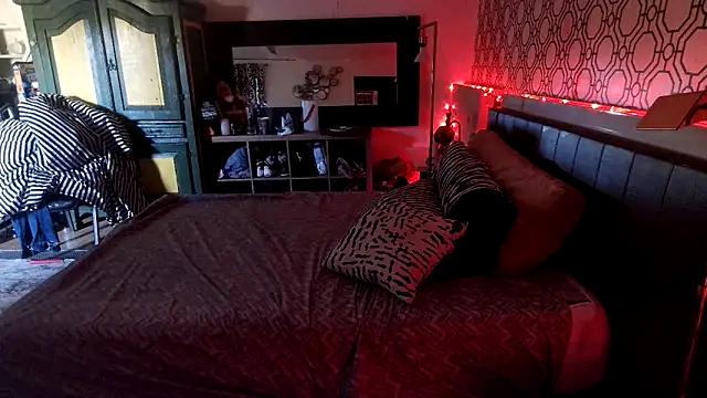 Snapshot of RawRyder8 chatting on 10/06/25, 11:35 RawRyder8 online show from 10/06/25, 11:35