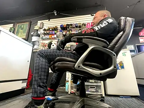 Snapshot of RawRyder8 chatting on 11/06/25, 09:48 RawRyder8 online show from 11/06/25, 09:48