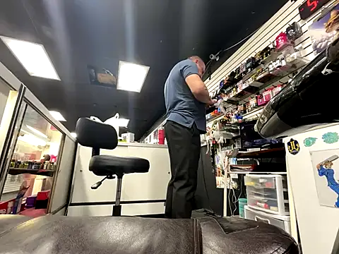 Snapshot of RawRyder8 chatting on 11/19/25, 01:16 RawRyder8 online show from 11/19/25, 01:16