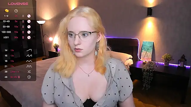 Aemilia  online show from 01/24/25, 12:31