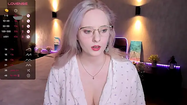 Aemilia  online show from 02/11/25, 09:09