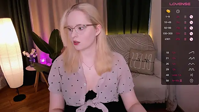 Aemilia  online show from 03/11/25, 08:52