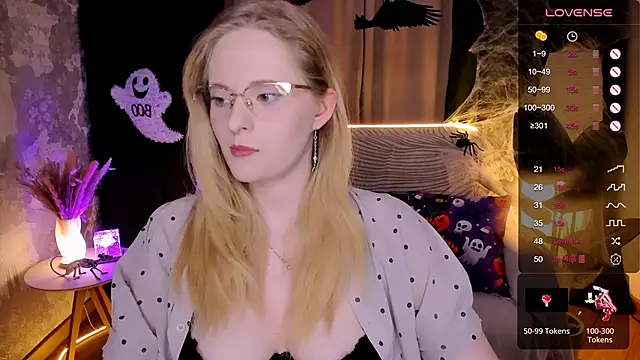 Aemilia  online show from 10/27/25, 08:40