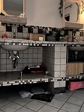 Linalicious online show from 02/27/25, 01:49