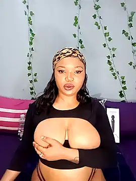 Snapshot of Sugartonguexx chatting on 02/05/25, 07:42 Sugartonguexx online show from 02/05/25, 07:42