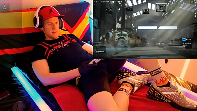 Snapshot of Fuc71 chatting on 10/20/25, 01:55 Fuc71 online show from 10/20/25, 01:55