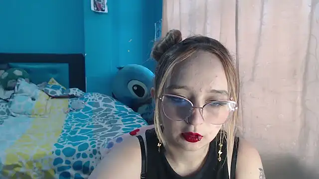 Liaroberts1 online show from 02/03/25, 12:03