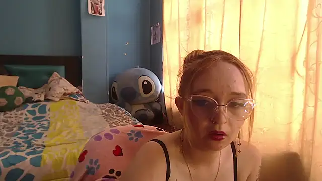 Liaroberts1 online show from 02/05/25, 03:09