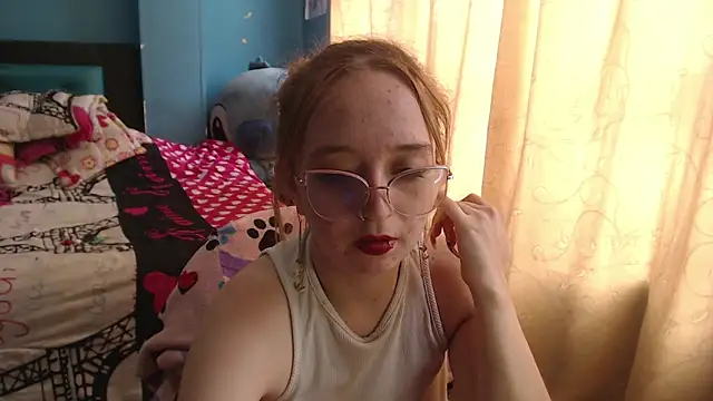 Liaroberts1 online show from 02/10/25, 06:24