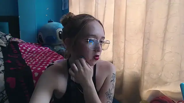 Liaroberts1 online show from 02/11/25, 06:11