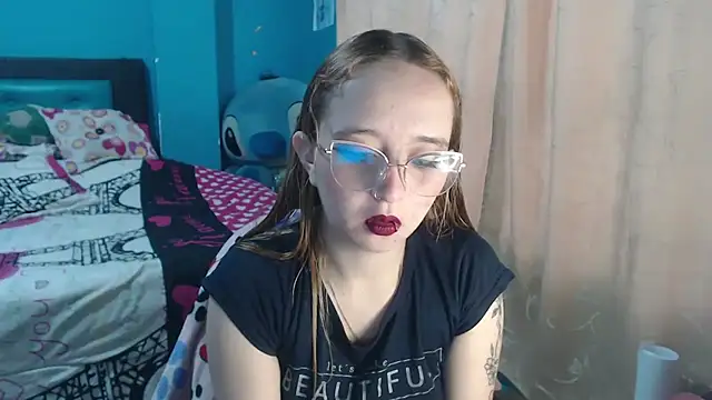 Liaroberts1 online show from 02/12/25, 12:12