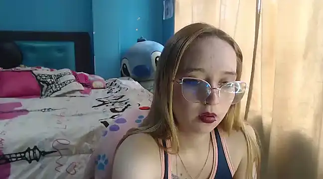 Liaroberts1 online show from 02/13/25, 06:16