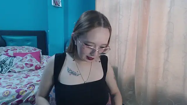 Liaroberts1 online show from 02/22/25, 12:08