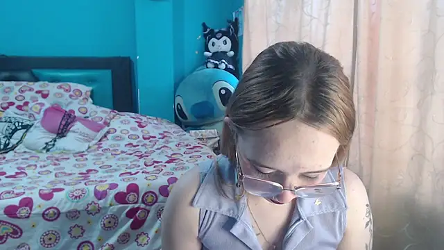 Liaroberts1 online show from 02/28/25, 11:58