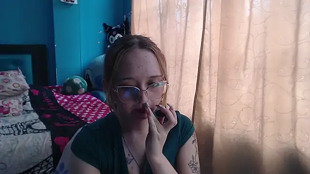 Liaroberts1 online show from 03/18/25, 06:04