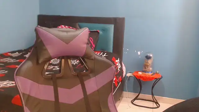 Liaroberts1 online show from 01/05/26, 05:27