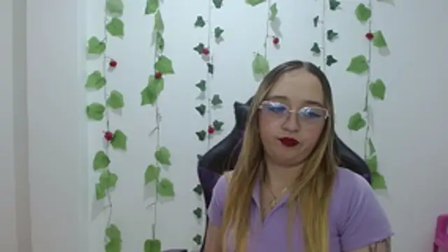 Liaroberts1 online show from 05/07/26, 03:34