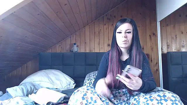 Snapshot of BoeseMoni1998 chatting on 10/18/25, 10:16 BoeseMoni1998 online show from 10/18/25, 10:16