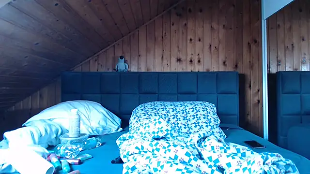 Snapshot of BoeseMoni1998 chatting on 10/19/25, 08:37 BoeseMoni1998 online show from 10/19/25, 08:37