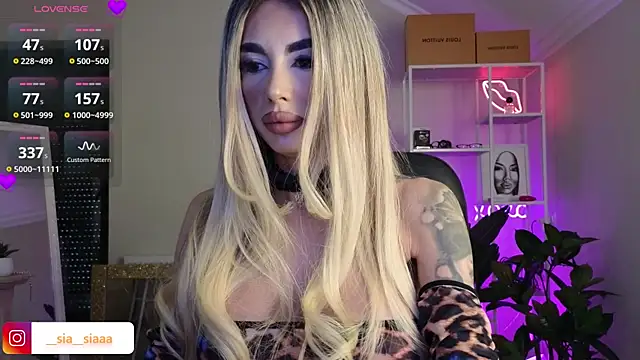 Snapshot of ArianaArianna chatting on 04/27/26, 05:00 ArianaArianna online show from 04/27/26, 05:00