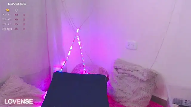 Snapshot of PamelaDoouce chatting on 02/14/25, 12:03 PamelaDoouce online show from 02/14/25, 12:03