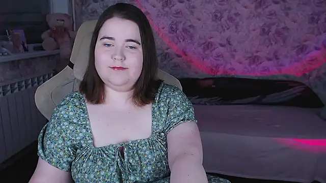 Estelle Hicks online show from 03/22/26, 06:44