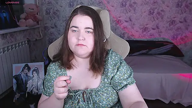 Estelle Hicks online show from 06/03/26, 06:57