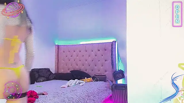 Snapshot of LittleEmmaa chatting on 01/20/25, 05:15 LittleEmmaa online show from 01/20/25, 05:15