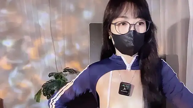 Snapshot of _minji_bae chatting on 10/01/25, 05:41 minji bae online show from 10/01/25, 05:41