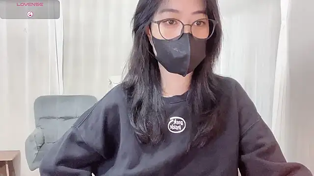 Snapshot of _minji_bae chatting on 10/26/25, 06:25 minji bae online show from 10/26/25, 06:25