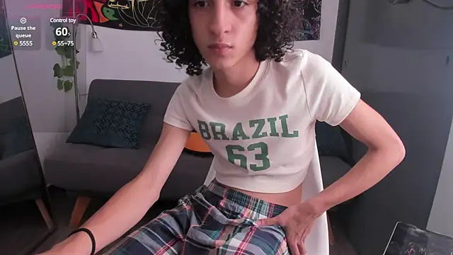 Snapshot of Danni_boy chatting on 12/19/24, 05:08 Danni boy online show from 12/19/24, 05:08