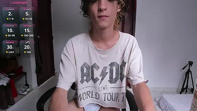 Snapshot of Danni_boy chatting on 12/13/25, 08:47 Danni boy online show from 12/13/25, 08:47