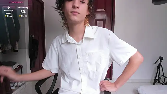 Snapshot of Danni_boy chatting on 12/16/25, 08:03 Danni boy online show from 12/16/25, 08:03