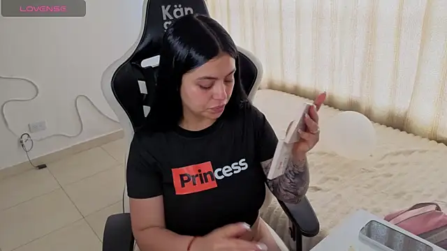 Victoryyy  online show from 04/17/26, 05:49